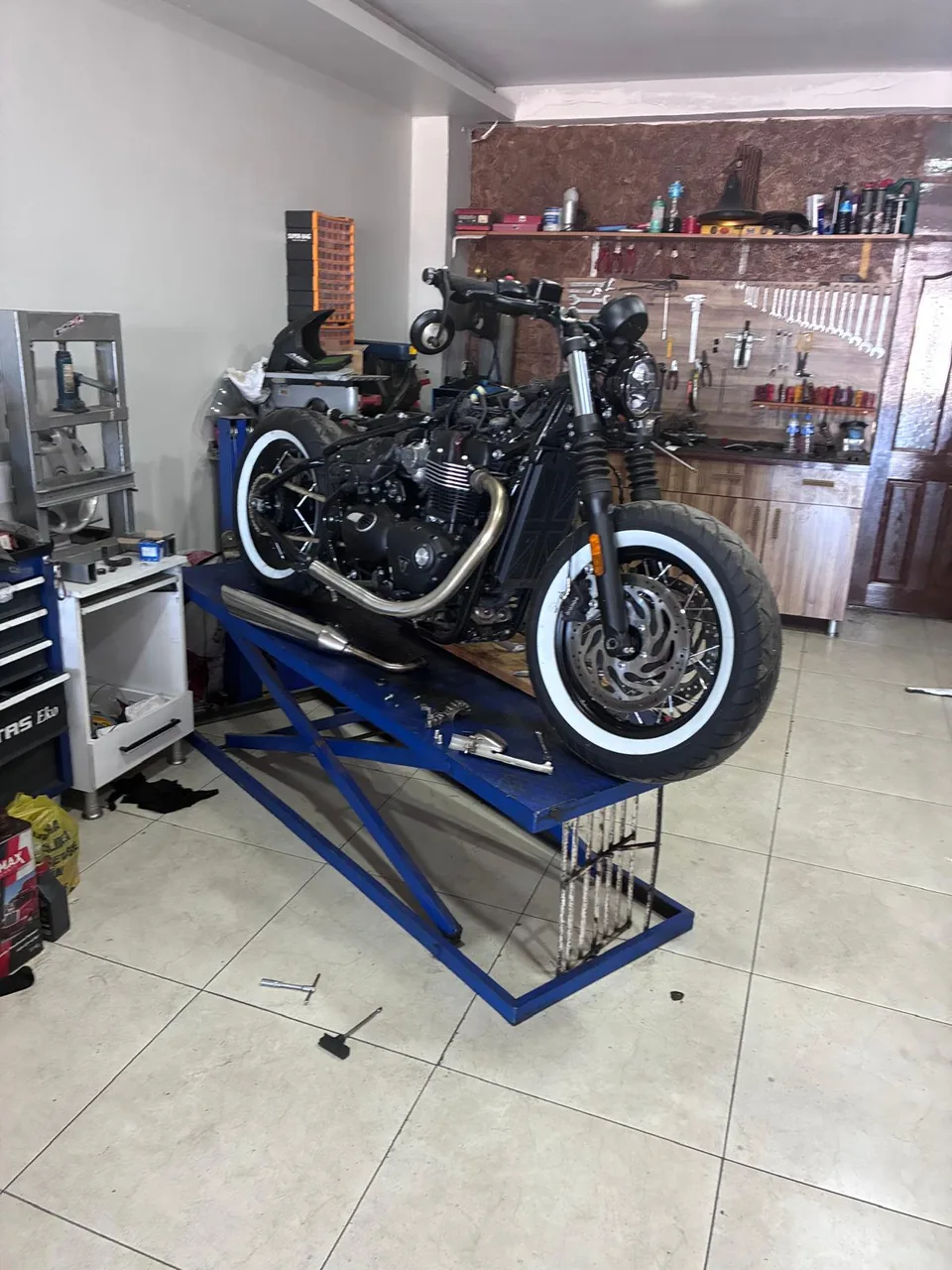 Akman Motor Sivas atölyesinde motosiklet servis ve bakım çalışması 14