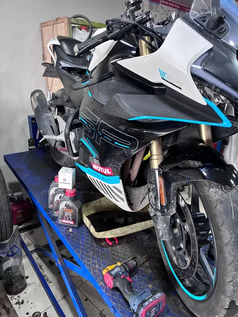 Akman Motor Sivas atölyesinde motosiklet servis ve bakım çalışması 33
