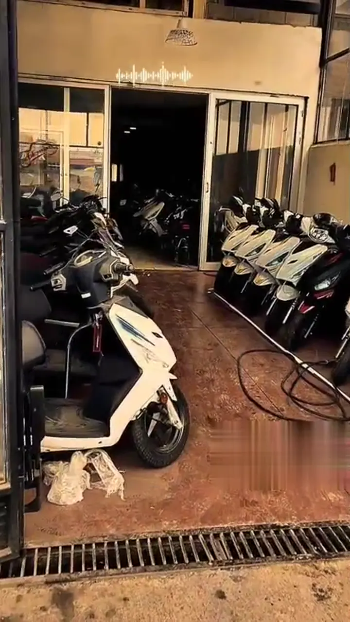 Motosiklet mağaza ve servis alanı